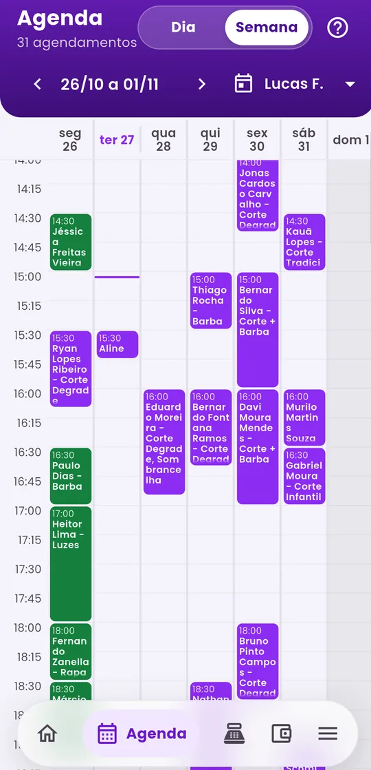 Agenda do dia no aplicativo do Hazie, com os atendimentos de cada profissional